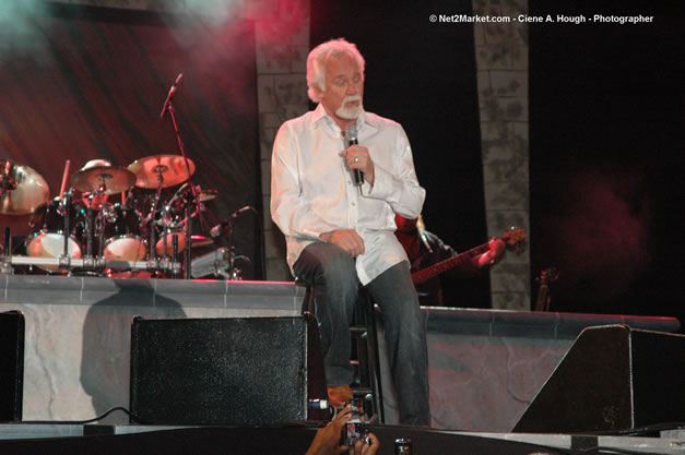 Kenny Rogers @ The Aqueduct on Rose Hall - Friday, January 26, 2007 - 10th Anniversary - Air Jamaica Jazz & Blues Festival 2007 - The Art of Music - Tuesday, January 23 - Saturday, January 27, 2007, The Aqueduct on Rose Hall, Montego Bay, Jamaica - Negril Travel Guide, Negril Jamaica WI - http://www.negriltravelguide.com - info@negriltravelguide.com...!