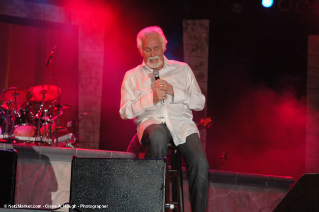 Kenny Rogers @ The Aqueduct on Rose Hall - Friday, January 26, 2007 - 10th Anniversary - Air Jamaica Jazz & Blues Festival 2007 - The Art of Music - Tuesday, January 23 - Saturday, January 27, 2007, The Aqueduct on Rose Hall, Montego Bay, Jamaica - Negril Travel Guide, Negril Jamaica WI - http://www.negriltravelguide.com - info@negriltravelguide.com...!