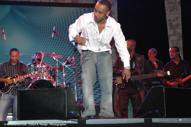 Shaggy @ The Aqueduct on Rose Hall - Friday, January 26, 2007 - 10th Anniversary - Air Jamaica Jazz & Blues Festival 2007 - The Art of Music - Tuesday, January 23 - Saturday, January 27, 2007, The Aqueduct on Rose Hall, Montego Bay, Jamaica - Negril Travel Guide, Negril Jamaica WI - http://www.negriltravelguide.com - info@negriltravelguide.com...!