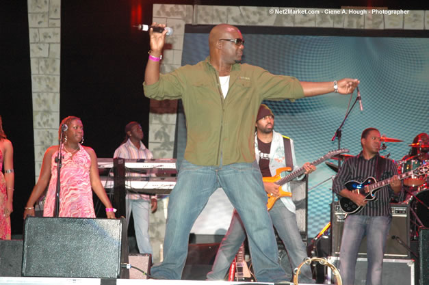 Shaggy @ The Aqueduct on Rose Hall - Friday, January 26, 2007 - 10th Anniversary - Air Jamaica Jazz & Blues Festival 2007 - The Art of Music - Tuesday, January 23 - Saturday, January 27, 2007, The Aqueduct on Rose Hall, Montego Bay, Jamaica - Negril Travel Guide, Negril Jamaica WI - http://www.negriltravelguide.com - info@negriltravelguide.com...!