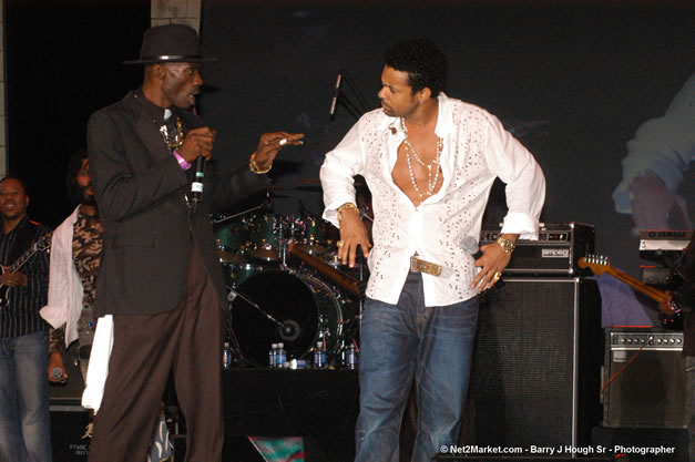 Shaggy @ The Aqueduct on Rose Hall - Friday, January 26, 2007 - 10th Anniversary - Air Jamaica Jazz & Blues Festival 2007 - The Art of Music - Tuesday, January 23 - Saturday, January 27, 2007, The Aqueduct on Rose Hall, Montego Bay, Jamaica - Negril Travel Guide, Negril Jamaica WI - http://www.negriltravelguide.com - info@negriltravelguide.com...!