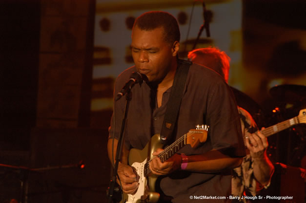 The Robert Cray Band @ The Aqueduct on Rose Hall - Friday, January 26, 2007 - 10th Anniversary - Air Jamaica Jazz & Blues Festival 2007 - The Art of Music - Tuesday, January 23 - Saturday, January 27, 2007, The Aqueduct on Rose Hall, Montego Bay, Jamaica - Negril Travel Guide, Negril Jamaica WI - http://www.negriltravelguide.com - info@negriltravelguide.com...!