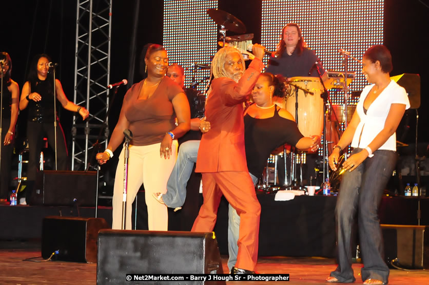 Billy Ocean at the Air Jamaica Jazz and Blues Festival 2008 The Art of Music - Saturday, January 26, 2008 - Air Jamaica Jazz & Blues 2008 The Art of Music venue at the Aqaueduct on Rose Hall Resort & Counrty Club, Montego Bay, St. James, Jamaica W.I. - Thursday, January 24 - Saturday, January 26, 2008 - Photographs by Net2Market.com - Claudine Housen & Barry J. Hough Sr, Photographers - Negril Travel Guide, Negril Jamaica WI - http://www.negriltravelguide.com - info@negriltravelguide.com...!