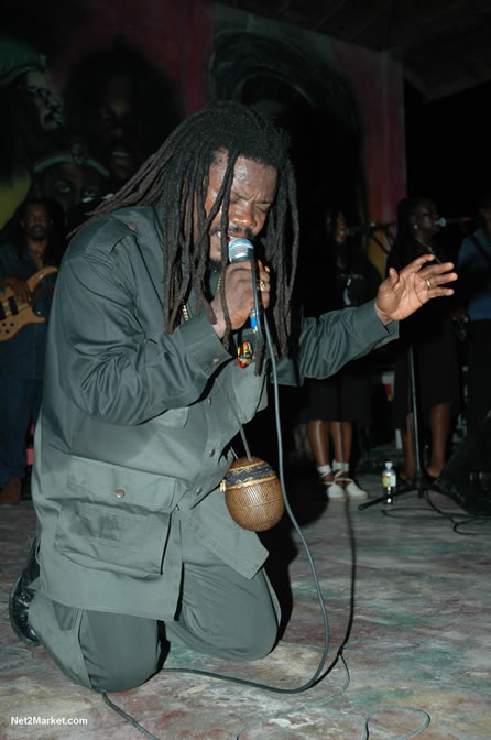 The Messenger, Reggae Super Star - Luciano - Gregory Isaacs - Bobby Dread - Swallow - backed by the Indika Band - Boubon Beach Restaurant, Beach Bar & Oceanfront Accommodations - Negril Travel Guide, Negril Jamaica WI - http://www.negriltravelguide.com - info@negriltravelguide.com...!