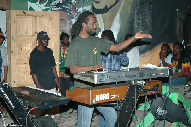 The Messenger, Reggae Super Star - Luciano - Gregory Isaacs - Bobby Dread - Swallow - backed by the Indika Band - Boubon Beach Restaurant, Beach Bar & Oceanfront Accommodations - Negril Travel Guide, Negril Jamaica WI - http://www.negriltravelguide.com - info@negriltravelguide.com...!