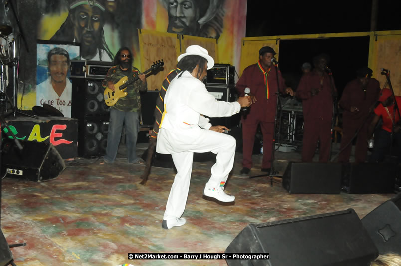 Bunny Wailer & King Yellowman at Bourbon Beach - Monday, February 25, 2008 - Bourbin Beach Restaurant, Bar, Oceanfront Accommodatioins, Live Reggae Music & Disco, Norman Manley Boulevard, Negril, Westmoreland, Jamaica W.I. - Photographs by Net2Market.com - Barry J. Hough Sr, Photographer - Negril Travel Guide, Negril Jamaica WI - http://www.negriltravelguide.com - info@negriltravelguide.com...!