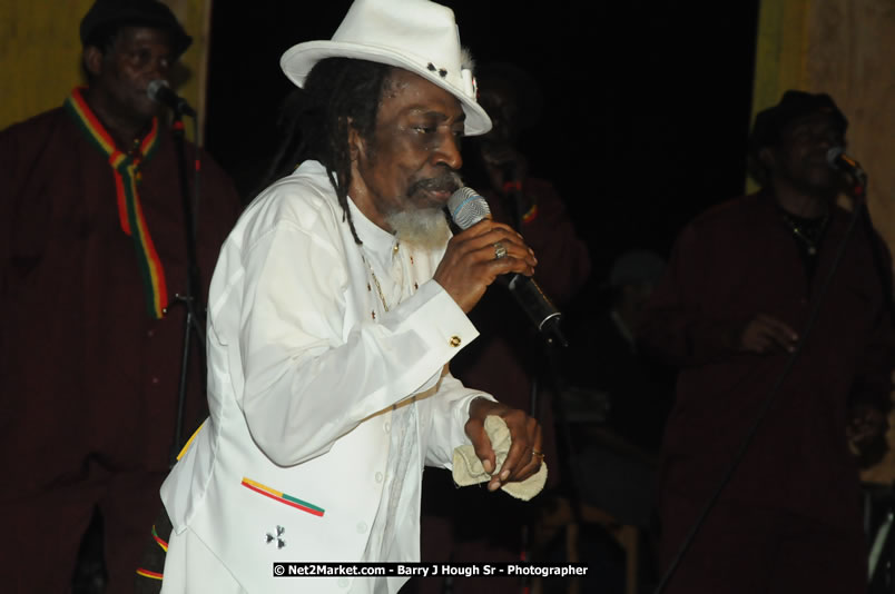 Bunny Wailer & King Yellowman at Bourbon Beach - Monday, February 25, 2008 - Bourbin Beach Restaurant, Bar, Oceanfront Accommodatioins, Live Reggae Music & Disco, Norman Manley Boulevard, Negril, Westmoreland, Jamaica W.I. - Photographs by Net2Market.com - Barry J. Hough Sr, Photographer - Negril Travel Guide, Negril Jamaica WI - http://www.negriltravelguide.com - info@negriltravelguide.com...!