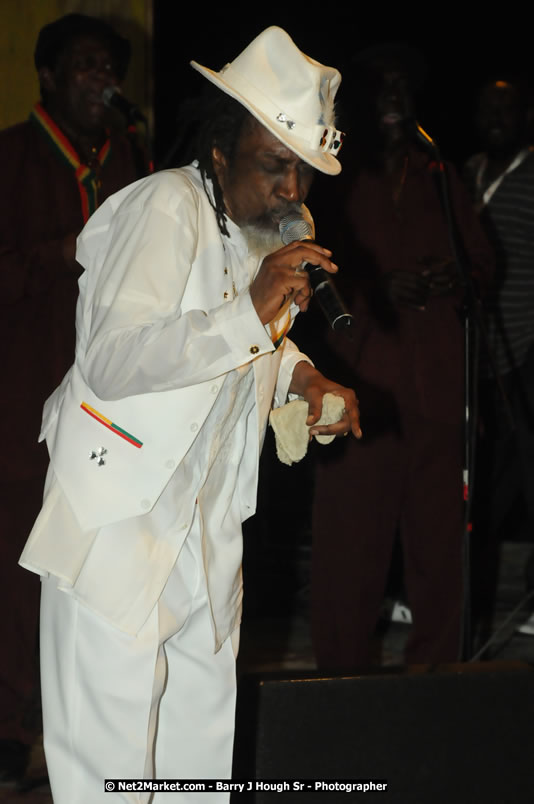 Bunny Wailer & King Yellowman at Bourbon Beach - Monday, February 25, 2008 - Bourbin Beach Restaurant, Bar, Oceanfront Accommodatioins, Live Reggae Music & Disco, Norman Manley Boulevard, Negril, Westmoreland, Jamaica W.I. - Photographs by Net2Market.com - Barry J. Hough Sr, Photographer - Negril Travel Guide, Negril Jamaica WI - http://www.negriltravelguide.com - info@negriltravelguide.com...!