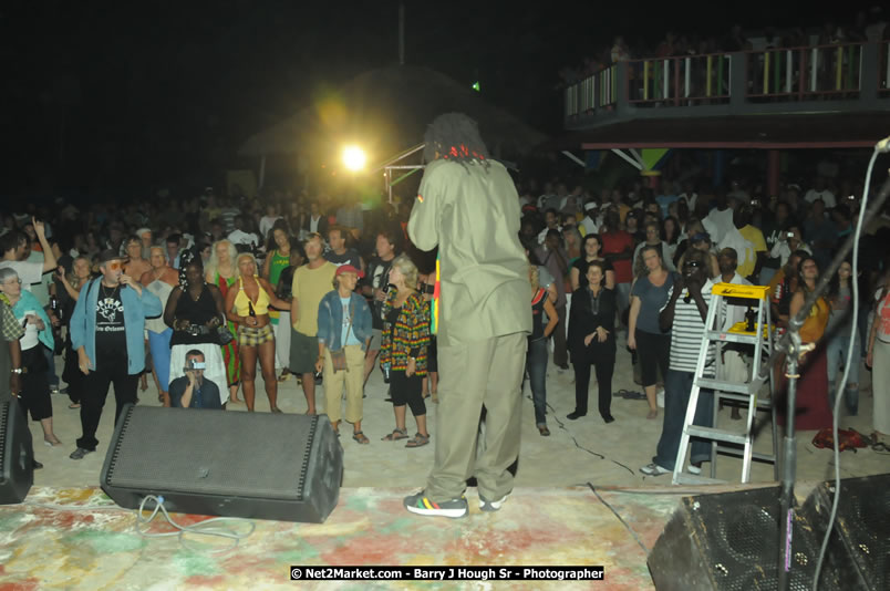 Bunny Wailer & King Yellowman at Bourbon Beach - Monday, February 25, 2008 - Bourbin Beach Restaurant, Bar, Oceanfront Accommodatioins, Live Reggae Music & Disco, Norman Manley Boulevard, Negril, Westmoreland, Jamaica W.I. - Photographs by Net2Market.com - Barry J. Hough Sr, Photographer - Negril Travel Guide, Negril Jamaica WI - http://www.negriltravelguide.com - info@negriltravelguide.com...!