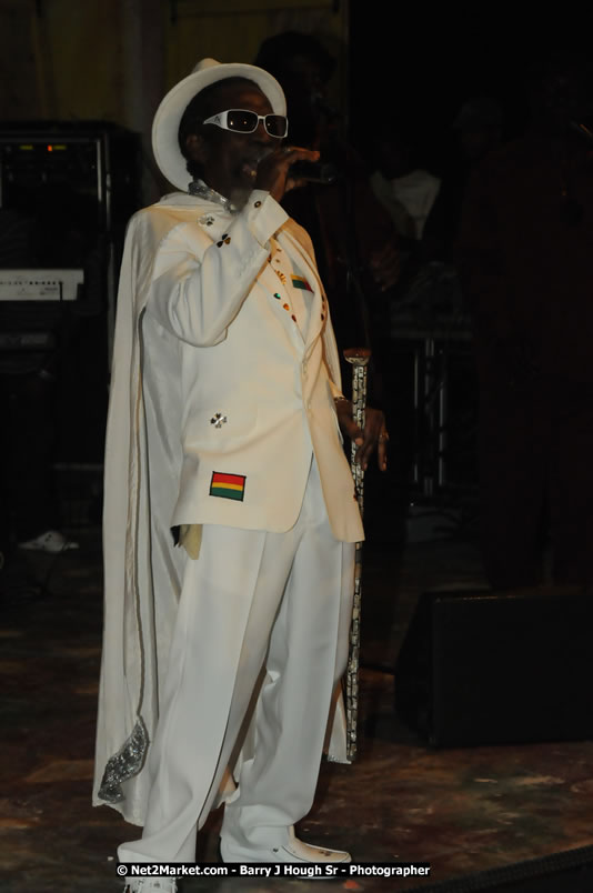 Bunny Wailer & King Yellowman at Bourbon Beach - Monday, February 25, 2008 - Bourbin Beach Restaurant, Bar, Oceanfront Accommodatioins, Live Reggae Music & Disco, Norman Manley Boulevard, Negril, Westmoreland, Jamaica W.I. - Photographs by Net2Market.com - Barry J. Hough Sr, Photographer - Negril Travel Guide, Negril Jamaica WI - http://www.negriltravelguide.com - info@negriltravelguide.com...!