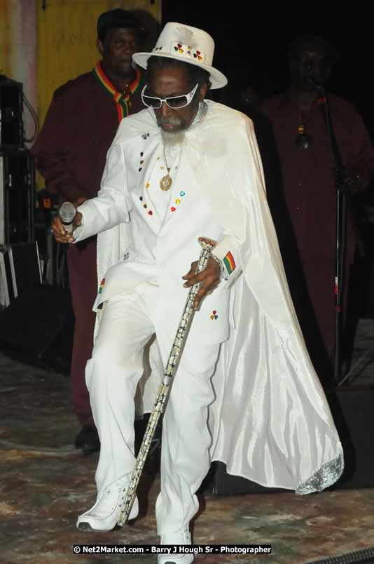 Bunny Wailer & King Yellowman at Bourbon Beach - Monday, February 25, 2008 - Bourbin Beach Restaurant, Bar, Oceanfront Accommodatioins, Live Reggae Music & Disco, Norman Manley Boulevard, Negril, Westmoreland, Jamaica W.I. - Photographs by Net2Market.com - Barry J. Hough Sr, Photographer - Negril Travel Guide, Negril Jamaica WI - http://www.negriltravelguide.com - info@negriltravelguide.com...!