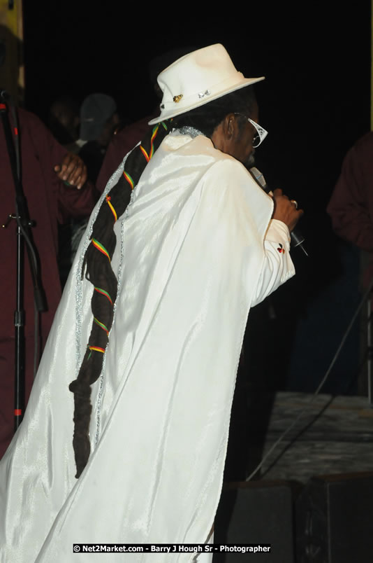 Bunny Wailer & King Yellowman at Bourbon Beach - Monday, February 25, 2008 - Bourbin Beach Restaurant, Bar, Oceanfront Accommodatioins, Live Reggae Music & Disco, Norman Manley Boulevard, Negril, Westmoreland, Jamaica W.I. - Photographs by Net2Market.com - Barry J. Hough Sr, Photographer - Negril Travel Guide, Negril Jamaica WI - http://www.negriltravelguide.com - info@negriltravelguide.com...!