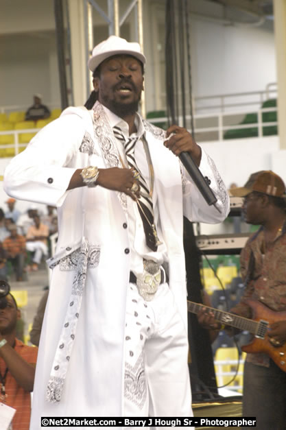 Beenie Man - Cure Fest 2007 - Longing For Concert at Trelawny Multi Purpose Stadium, Trelawny, Jamaica - Sunday, October 14, 2007 - Cure Fest 2007 October 12th-14th, 2007 Presented by Danger Promotions, Iyah Cure Promotions, and Brass Gate Promotions - Alison Young, Publicist - Photographs by Net2Market.com - Barry J. Hough Sr, Photographer - Negril Travel Guide, Negril Jamaica WI - http://www.negriltravelguide.com - info@negriltravelguide.com...!