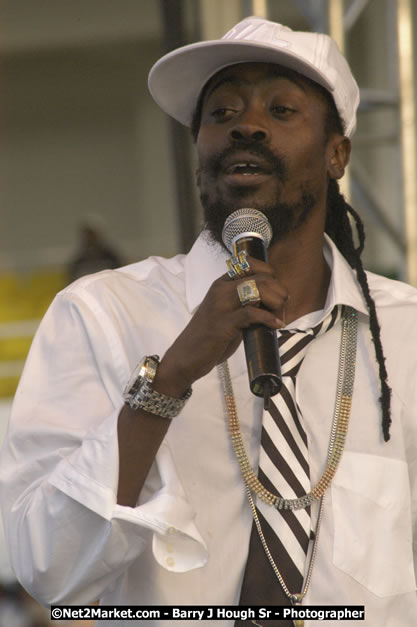 Beenie Man - Cure Fest 2007 - Longing For Concert at Trelawny Multi Purpose Stadium, Trelawny, Jamaica - Sunday, October 14, 2007 - Cure Fest 2007 October 12th-14th, 2007 Presented by Danger Promotions, Iyah Cure Promotions, and Brass Gate Promotions - Alison Young, Publicist - Photographs by Net2Market.com - Barry J. Hough Sr, Photographer - Negril Travel Guide, Negril Jamaica WI - http://www.negriltravelguide.com - info@negriltravelguide.com...!