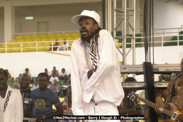 Beenie Man - Cure Fest 2007 - Longing For Concert at Trelawny Multi Purpose Stadium, Trelawny, Jamaica - Sunday, October 14, 2007 - Cure Fest 2007 October 12th-14th, 2007 Presented by Danger Promotions, Iyah Cure Promotions, and Brass Gate Promotions - Alison Young, Publicist - Photographs by Net2Market.com - Barry J. Hough Sr, Photographer - Negril Travel Guide, Negril Jamaica WI - http://www.negriltravelguide.com - info@negriltravelguide.com...!