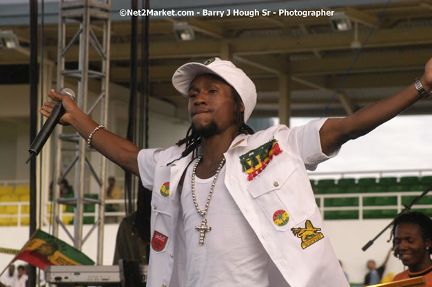 Jah Cure - Cure Fest 2007 - Longing For Concert at Trelawny Multi Purpose Stadium, Trelawny, Jamaica - Sunday, October 14, 2007 - Cure Fest 2007 October 12th-14th, 2007 Presented by Danger Promotions, Iyah Cure Promotions, and Brass Gate Promotions - Alison Young, Publicist - Photographs by Net2Market.com - Barry J. Hough Sr, Photographer - Negril Travel Guide, Negril Jamaica WI - http://www.negriltravelguide.com - info@negriltravelguide.com...!