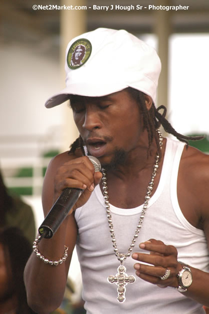 Jah Cure - Cure Fest 2007 - Longing For Concert at Trelawny Multi Purpose Stadium, Trelawny, Jamaica - Sunday, October 14, 2007 - Cure Fest 2007 October 12th-14th, 2007 Presented by Danger Promotions, Iyah Cure Promotions, and Brass Gate Promotions - Alison Young, Publicist - Photographs by Net2Market.com - Barry J. Hough Sr, Photographer - Negril Travel Guide, Negril Jamaica WI - http://www.negriltravelguide.com - info@negriltravelguide.com...!