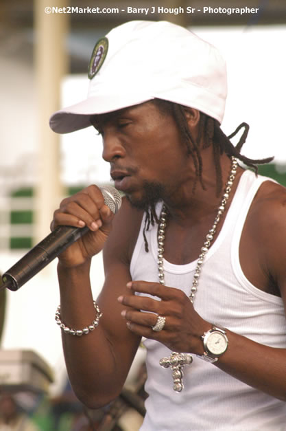 Jah Cure - Cure Fest 2007 - Longing For Concert at Trelawny Multi Purpose Stadium, Trelawny, Jamaica - Sunday, October 14, 2007 - Cure Fest 2007 October 12th-14th, 2007 Presented by Danger Promotions, Iyah Cure Promotions, and Brass Gate Promotions - Alison Young, Publicist - Photographs by Net2Market.com - Barry J. Hough Sr, Photographer - Negril Travel Guide, Negril Jamaica WI - http://www.negriltravelguide.com - info@negriltravelguide.com...!