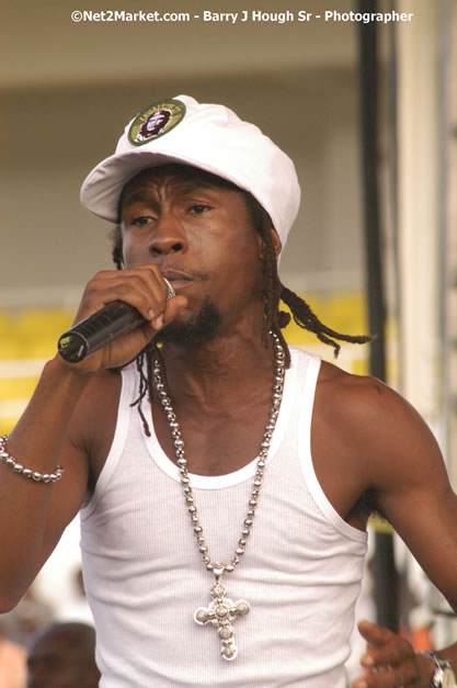 Jah Cure - Cure Fest 2007 - Longing For Concert at Trelawny Multi Purpose Stadium, Trelawny, Jamaica - Sunday, October 14, 2007 - Cure Fest 2007 October 12th-14th, 2007 Presented by Danger Promotions, Iyah Cure Promotions, and Brass Gate Promotions - Alison Young, Publicist - Photographs by Net2Market.com - Barry J. Hough Sr, Photographer - Negril Travel Guide, Negril Jamaica WI - http://www.negriltravelguide.com - info@negriltravelguide.com...!