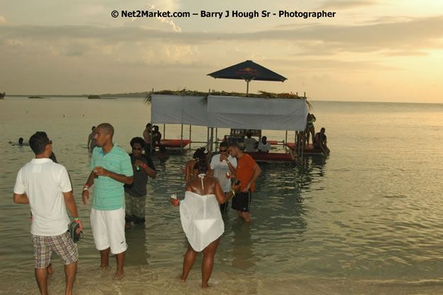 Hybrid Go Ultra - Independence Negril 2K7 - A Barefoot Beach Party @ The Hybrid Beach Cove aka Half Moon Beach Club, Sunday, August 5, 2007, Half Moon Beach, Hanover Parish, Jamaica - Negril Travel Guide.com, Negril Jamaica WI - http://www.negriltravelguide.com - info@negriltravelguide.com...!