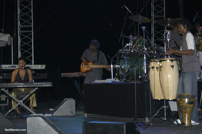 Performances - Air Jamaica Jazz & Blues 2005 - The Art Of Music - Cinnamon Hill Golf Course, Rose Hall, Montego Bay - Negril Travel Guide, Negril Jamaica WI - http://www.negriltravelguide.com - info@negriltravelguide.com...!