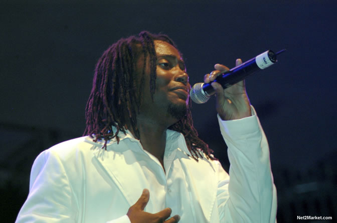 Performances - Air Jamaica Jazz & Blues 2005 - The Art Of Music - Cinnamon Hill Golf Course, Rose Hall, Montego Bay - Negril Travel Guide, Negril Jamaica WI - http://www.negriltravelguide.com - info@negriltravelguide.com...!