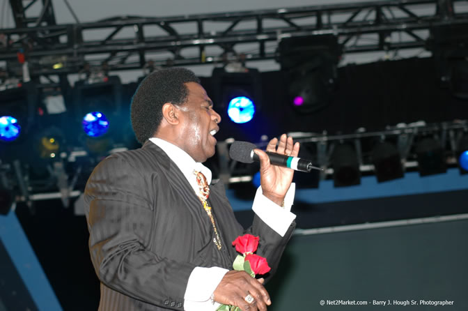 Al Green - Air Jamaica Jazz & Blues Festival 2006 - The Art of Music - Cinnamon Hill Golf Club - Rosehall Resort & Country Club, Montego Bay, Jamaica W.I. - Thursday, Friday 27, 2006 - Negril Travel Guide, Negril Jamaica WI - http://www.negriltravelguide.com - info@negriltravelguide.com...!