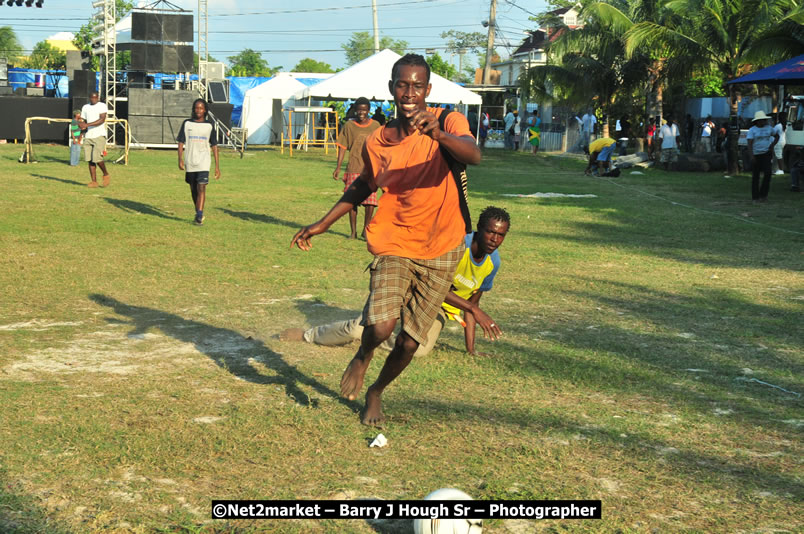 Marley Magic Traffic Jam - Celebrity Football @ Spring Break - Saturday, March 21, 2009 - Also Featuring: Kelley, Capleton, Junior Reid, Spragga Benz, Wayne Marshall, Munga, Romaine Virgo,Embee, Bango Herman, Flava K, Whisky Baggio, Andrew and Wadda Blood, Black Am I, Packa, Venue at Waz Beach, Norman Manley Boulevard, Negril Westmoreland, Jamaica - Saturday, March 21, 2009 - Photographs by Net2Market.com - Barry J. Hough Sr, Photographer/Photojournalist - Negril Travel Guide, Negril Jamaica WI - http://www.negriltravelguide.com - info@negriltravelguide.com...!