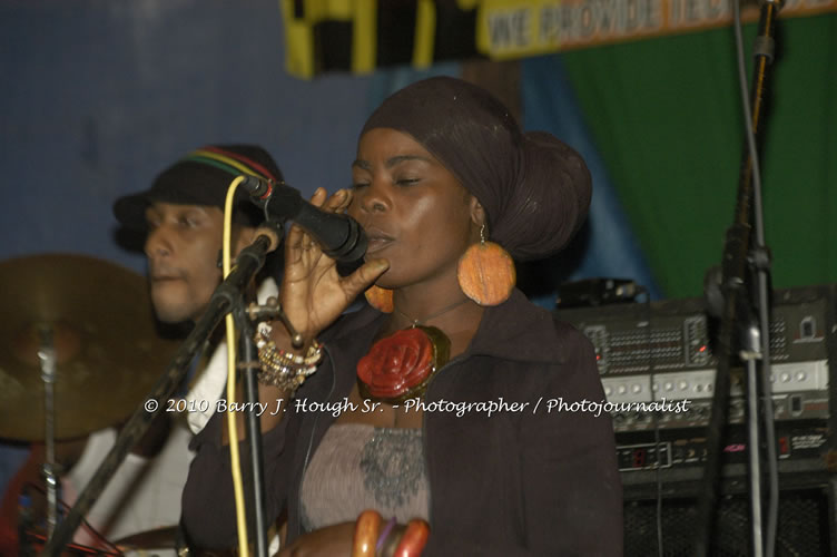 Etana - Live In Concert - One Love Reggae Concert Series 09/10 @ Negril Escape Resort and Spa, December 22, 2009, One Love Drive, West End, Negril, Westmoreland, Jamaica W.I. - Photographs by Net2Market.com - Barry J. Hough Sr, Photographer/Photojournalist - Negril Travel Guide, Negril Jamaica WI - http://www.negriltravelguide.com - info@negriltravelguide.com...!