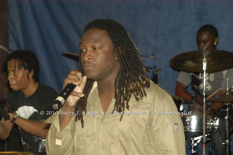 Etana - Live In Concert - One Love Reggae Concert Series 09/10 @ Negril Escape Resort and Spa, December 22, 2009, One Love Drive, West End, Negril, Westmoreland, Jamaica W.I. - Photographs by Net2Market.com - Barry J. Hough Sr, Photographer/Photojournalist - Negril Travel Guide, Negril Jamaica WI - http://www.negriltravelguide.com - info@negriltravelguide.com...!