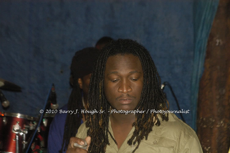 Etana - Live In Concert - One Love Reggae Concert Series 09/10 @ Negril Escape Resort and Spa, December 22, 2009, One Love Drive, West End, Negril, Westmoreland, Jamaica W.I. - Photographs by Net2Market.com - Barry J. Hough Sr, Photographer/Photojournalist - Negril Travel Guide, Negril Jamaica WI - http://www.negriltravelguide.com - info@negriltravelguide.com...!