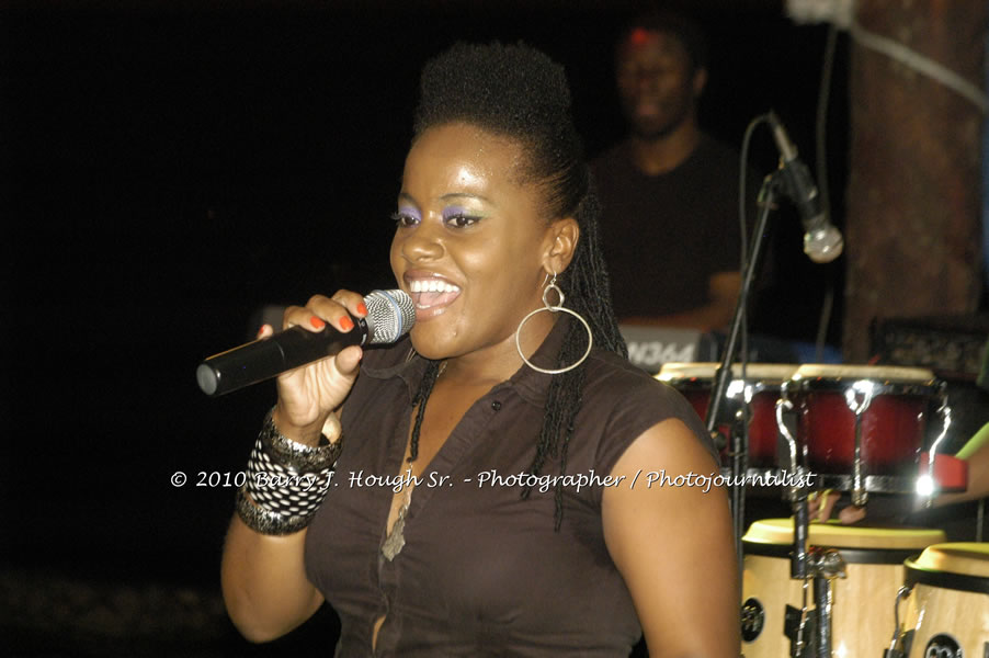 Etana - Live In Concert - One Love Reggae Concert Series 09/10 @ Negril Escape Resort and Spa, December 22, 2009, One Love Drive, West End, Negril, Westmoreland, Jamaica W.I. - Photographs by Net2Market.com - Barry J. Hough Sr, Photographer/Photojournalist - Negril Travel Guide, Negril Jamaica WI - http://www.negriltravelguide.com - info@negriltravelguide.com...!