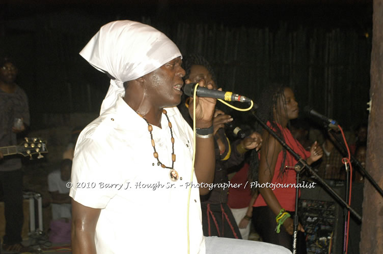 Richie Spice - Live In Concert - One Love Reggae Concert Series 09/10 @ Negril Escape Resort and Spa, January 19, 2010, One Love Drive, West End, Negril, Westmoreland, Jamaica W.I. - Photographs by Net2Market.com - Barry J. Hough Sr, Photographer/Photojournalist - Negril Travel Guide, Negril Jamaica WI - http://www.negriltravelguide.com - info@negriltravelguide.com...!