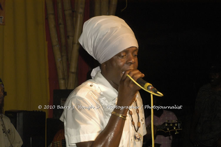 Richie Spice - Live In Concert - One Love Reggae Concert Series 09/10 @ Negril Escape Resort and Spa, January 19, 2010, One Love Drive, West End, Negril, Westmoreland, Jamaica W.I. - Photographs by Net2Market.com - Barry J. Hough Sr, Photographer/Photojournalist - Negril Travel Guide, Negril Jamaica WI - http://www.negriltravelguide.com - info@negriltravelguide.com...!