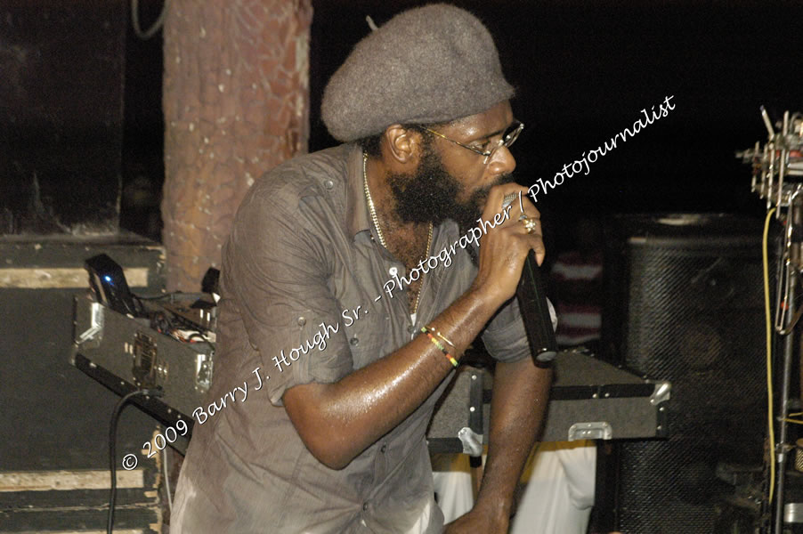  Tarrus Riley - Live in Concert - at the One Love Reggae Concert Series 09/10 @ Negril Escape Resort & Spa - Also Featuring: Mistic Bowie, Monday Justice, Cash, Dean Frazier - DJ Gemini - MC Oliver Cargill, Negril Escape Resort & Spa, One Love Drive, West End, Negril, Westmoreland, Jamaica W.I. - Tuesday, November 17, 2009 - Photographs by Net2Market.com - Barry J. Hough Sr, Photographer / Photojournalist - Photos taken with a Nikon D70, D100, or D300 - Negril Travel Guide, Negril Jamaica WI - http://www.negriltravelguide.com - info@negriltravelguide.com...!