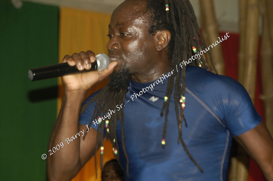  Tarrus Riley - Live in Concert - at the One Love Reggae Concert Series 09/10 @ Negril Escape Resort & Spa - Also Featuring: Mistic Bowie, Monday Justice, Cash, Dean Frazier - DJ Gemini - MC Oliver Cargill, Negril Escape Resort & Spa, One Love Drive, West End, Negril, Westmoreland, Jamaica W.I. - Tuesday, November 17, 2009 - Photographs by Net2Market.com - Barry J. Hough Sr, Photographer / Photojournalist - Photos taken with a Nikon D70, D100, or D300 - Negril Travel Guide, Negril Jamaica WI - http://www.negriltravelguide.com - info@negriltravelguide.com...!