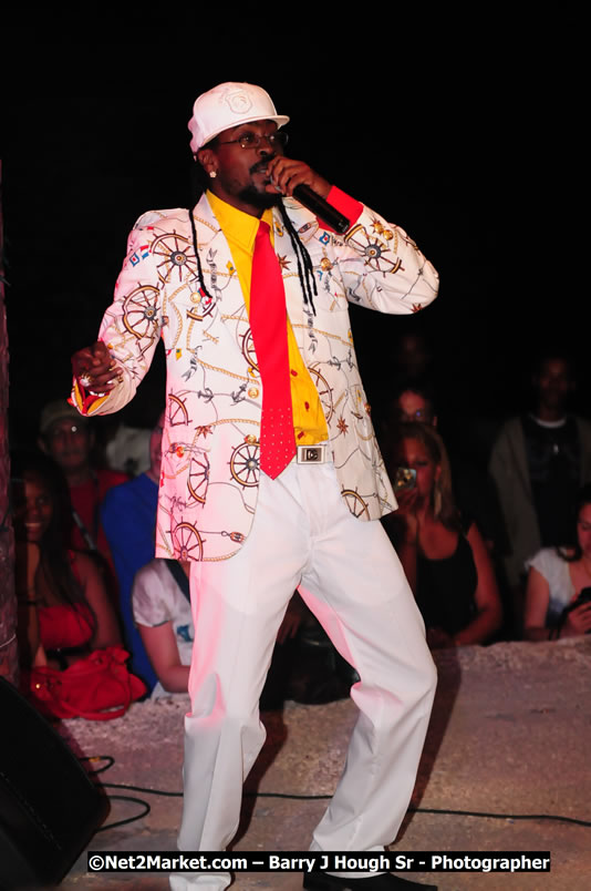 Beenie Man - Live in Concert, plus Hiyah Grade Band @ The Sunset Show @ Negril Escape Resort and Spa, Tuesday, February 3, 2009 - Live Reggae Music at Negril Escape - Tuesday Nights 6:00PM to 10:00 PM - One Love Drive, West End, Negril, Westmoreland, Jamaica W.I. - Photographs by Net2Market.com - Barry J. Hough Sr, Photographer/Photojournalist - The Negril Travel Guide - Negril's and Jamaica's Number One Concert Photography Web Site with over 40,000 Jamaican Concert photographs Published -  Negril Travel Guide, Negril Jamaica WI - http://www.negriltravelguide.com - info@negriltravelguide.com...!