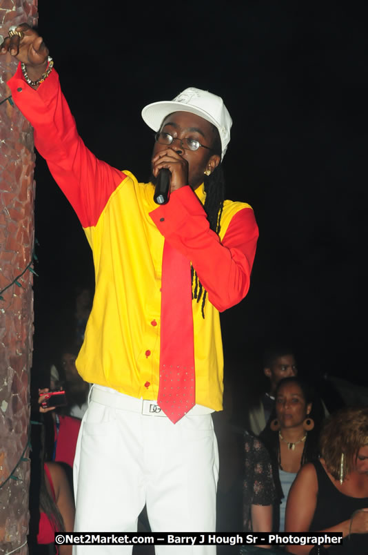 Beenie Man - Live in Concert, plus Hiyah Grade Band @ The Sunset Show @ Negril Escape Resort and Spa, Tuesday, February 3, 2009 - Live Reggae Music at Negril Escape - Tuesday Nights 6:00PM to 10:00 PM - One Love Drive, West End, Negril, Westmoreland, Jamaica W.I. - Photographs by Net2Market.com - Barry J. Hough Sr, Photographer/Photojournalist - The Negril Travel Guide - Negril's and Jamaica's Number One Concert Photography Web Site with over 40,000 Jamaican Concert photographs Published -  Negril Travel Guide, Negril Jamaica WI - http://www.negriltravelguide.com - info@negriltravelguide.com...!