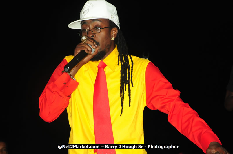 Beenie Man - Live in Concert, plus Hiyah Grade Band @ The Sunset Show @ Negril Escape Resort and Spa, Tuesday, February 3, 2009 - Live Reggae Music at Negril Escape - Tuesday Nights 6:00PM to 10:00 PM - One Love Drive, West End, Negril, Westmoreland, Jamaica W.I. - Photographs by Net2Market.com - Barry J. Hough Sr, Photographer/Photojournalist - The Negril Travel Guide - Negril's and Jamaica's Number One Concert Photography Web Site with over 40,000 Jamaican Concert photographs Published -  Negril Travel Guide, Negril Jamaica WI - http://www.negriltravelguide.com - info@negriltravelguide.com...!