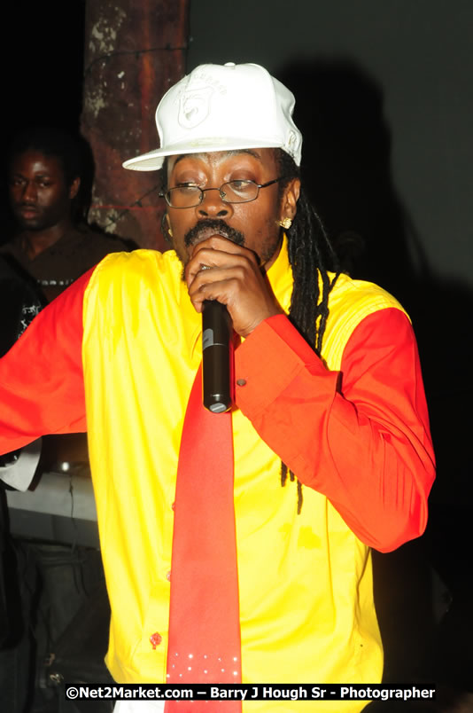 Beenie Man - Live in Concert, plus Hiyah Grade Band @ The Sunset Show @ Negril Escape Resort and Spa, Tuesday, February 3, 2009 - Live Reggae Music at Negril Escape - Tuesday Nights 6:00PM to 10:00 PM - One Love Drive, West End, Negril, Westmoreland, Jamaica W.I. - Photographs by Net2Market.com - Barry J. Hough Sr, Photographer/Photojournalist - The Negril Travel Guide - Negril's and Jamaica's Number One Concert Photography Web Site with over 40,000 Jamaican Concert photographs Published -  Negril Travel Guide, Negril Jamaica WI - http://www.negriltravelguide.com - info@negriltravelguide.com...!