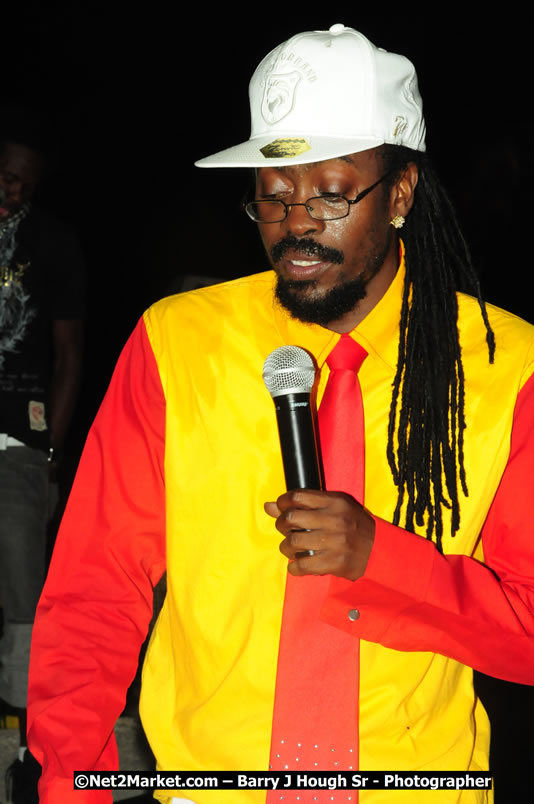 Beenie Man - Live in Concert, plus Hiyah Grade Band @ The Sunset Show @ Negril Escape Resort and Spa, Tuesday, February 3, 2009 - Live Reggae Music at Negril Escape - Tuesday Nights 6:00PM to 10:00 PM - One Love Drive, West End, Negril, Westmoreland, Jamaica W.I. - Photographs by Net2Market.com - Barry J. Hough Sr, Photographer/Photojournalist - The Negril Travel Guide - Negril's and Jamaica's Number One Concert Photography Web Site with over 40,000 Jamaican Concert photographs Published -  Negril Travel Guide, Negril Jamaica WI - http://www.negriltravelguide.com - info@negriltravelguide.com...!