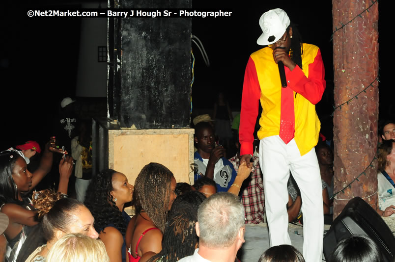 Beenie Man - Live in Concert, plus Hiyah Grade Band @ The Sunset Show @ Negril Escape Resort and Spa, Tuesday, February 3, 2009 - Live Reggae Music at Negril Escape - Tuesday Nights 6:00PM to 10:00 PM - One Love Drive, West End, Negril, Westmoreland, Jamaica W.I. - Photographs by Net2Market.com - Barry J. Hough Sr, Photographer/Photojournalist - The Negril Travel Guide - Negril's and Jamaica's Number One Concert Photography Web Site with over 40,000 Jamaican Concert photographs Published -  Negril Travel Guide, Negril Jamaica WI - http://www.negriltravelguide.com - info@negriltravelguide.com...!