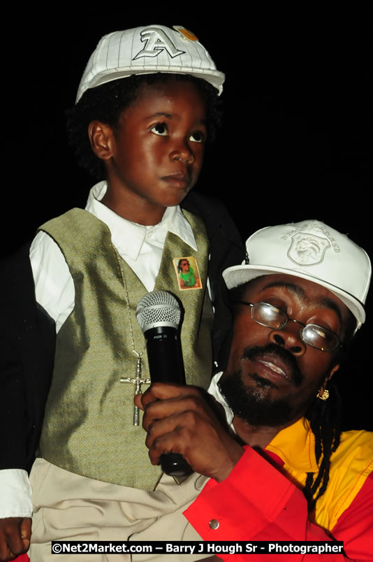 Beenie Man - Live in Concert, plus Hiyah Grade Band @ The Sunset Show @ Negril Escape Resort and Spa, Tuesday, February 3, 2009 - Live Reggae Music at Negril Escape - Tuesday Nights 6:00PM to 10:00 PM - One Love Drive, West End, Negril, Westmoreland, Jamaica W.I. - Photographs by Net2Market.com - Barry J. Hough Sr, Photographer/Photojournalist - The Negril Travel Guide - Negril's and Jamaica's Number One Concert Photography Web Site with over 40,000 Jamaican Concert photographs Published -  Negril Travel Guide, Negril Jamaica WI - http://www.negriltravelguide.com - info@negriltravelguide.com...!