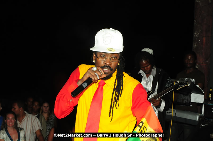 Beenie Man - Live in Concert, plus Hiyah Grade Band @ The Sunset Show @ Negril Escape Resort and Spa, Tuesday, February 3, 2009 - Live Reggae Music at Negril Escape - Tuesday Nights 6:00PM to 10:00 PM - One Love Drive, West End, Negril, Westmoreland, Jamaica W.I. - Photographs by Net2Market.com - Barry J. Hough Sr, Photographer/Photojournalist - The Negril Travel Guide - Negril's and Jamaica's Number One Concert Photography Web Site with over 40,000 Jamaican Concert photographs Published -  Negril Travel Guide, Negril Jamaica WI - http://www.negriltravelguide.com - info@negriltravelguide.com...!