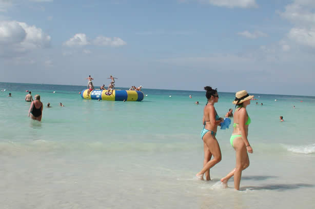 A Photo Walk along Negril's Famous Seven Mile Beach - Negril Travel Guide, Negril Jamaica WI - http://www.negriltravelguide.com - info@negriltravelguide.com...!