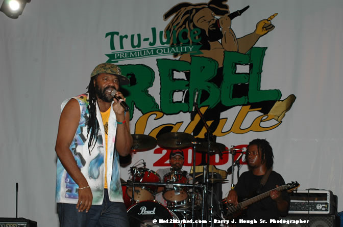 Tony Rebel - Tru Juice Rebel Salute 2006 - Reggae's Premiere Roots Festival - Pre-Show Venue Photos -Port Kaiser Sports Club, Saturday, January 14, 2006 - Negril Travel Guide, Negril Jamaica WI - http://www.negriltravelguide.com - info@negriltravelguide.com...!