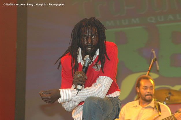 Buju Banton @ Tru-Juice Rebel Salute 2007 - Saturday, January 13, 2007, Port Kaiser Sports Club, St. Elizabeth - Negril Travel Guide, Negril Jamaica WI - http://www.negriltravelguide.com - info@negriltravelguide.com...!