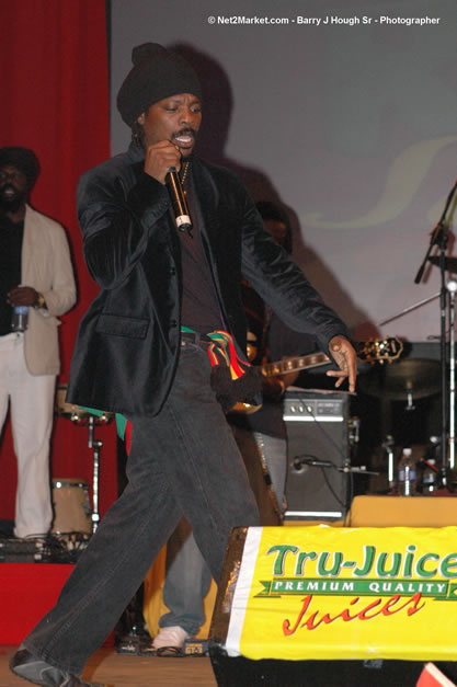 Chuck Fenda @ Tru-Juice Rebel Salute 2007 - Saturday, January 13, 2007, Port Kaiser Sports Club, St. Elizabeth - Negril Travel Guide, Negril Jamaica WI - http://www.negriltravelguide.com - info@negriltravelguide.com...!