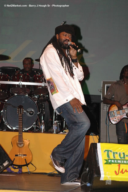 Tony Rebel @ Tru-Juice Rebel Salute 2007 - Saturday, January 13, 2007, Port Kaiser Sports Club, St. Elizabeth - Negril Travel Guide, Negril Jamaica WI - http://www.negriltravelguide.com - info@negriltravelguide.com...!