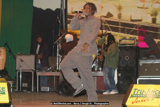 Richie Spice at Tru-Juice Rebel Salute 2008 - The 15th staging of Tru-Juice Rebel Salute, Saturday, January 12, 2008, Port Kaiser Sports Club, St. Elizabeth, Jamaica W.I. - Photographs by Net2Market.com - Barry J. Hough Sr, Photographer - Negril Travel Guide, Negril Jamaica WI - http://www.negriltravelguide.com - info@negriltravelguide.com...!